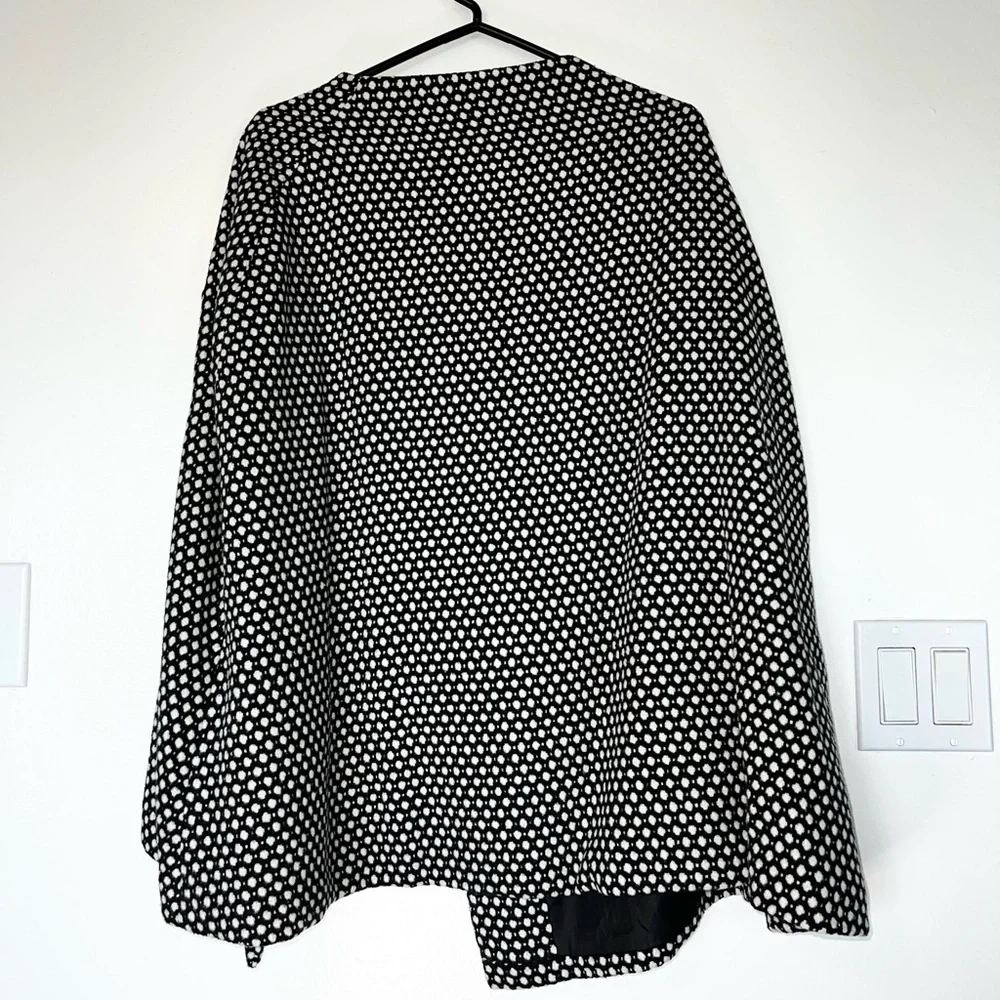 Poncho - Picture 5 of 6